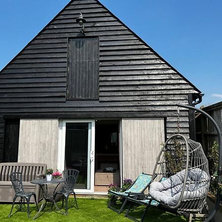 Quirky 1 Bedroom Barn On The River In Аръндел Екстериор снимка