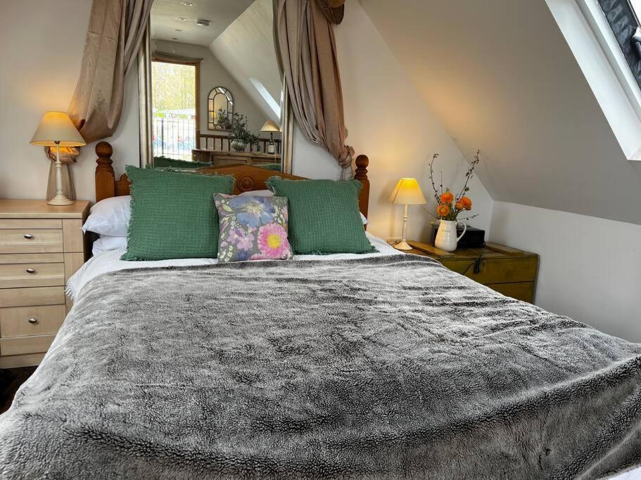 Quirky 1 Bedroom Barn On The River In Аръндел Екстериор снимка