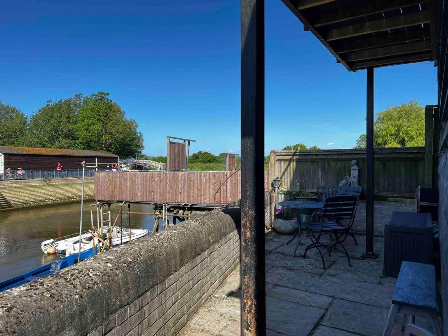 Quirky 1 Bedroom Barn On The River In Аръндел Екстериор снимка